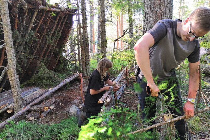 2-Day Small-Group Basic Skills Survival Course in Södermanland - Wildlife tracking and dangers: learn patterns, not fear