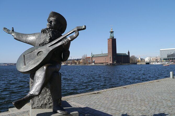3-Hour Private Walking Tour in Stockholm - Meeting at Centralplan 15: smooth start, quick momentum