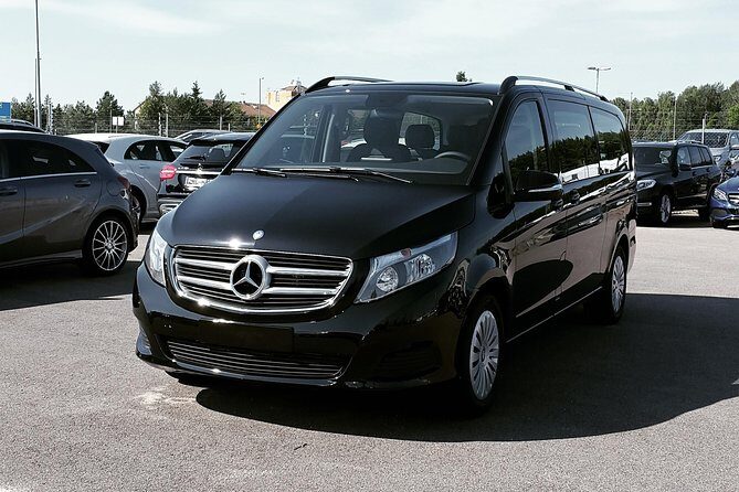 Airport Limousine Transfer: Stockholm City to Arlanda Airport 1-7 Passengers - Meet & Greet Pickup in Stockholm: The Part That Saves You Minutes