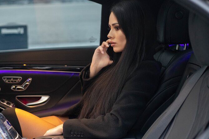 Airport Limousine Transfer: Stockholm City to Arlanda Airport 1-7 Passengers - The Cars and Comfort: WiFi, Water, and Air-Conditioned Calm