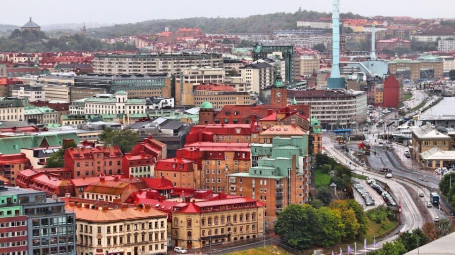 Best of Gothenburg: Private Walking Tour with a Local - Feskekôrka Fish Market: The Smell, the Sound, and the Choice to Eat