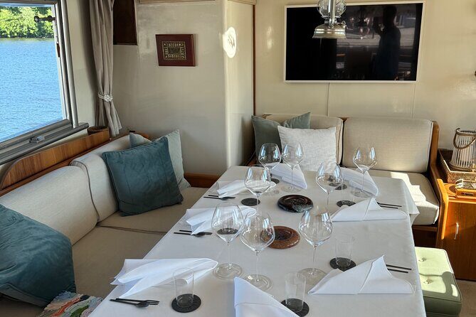Exclusive Yacht Tour of Stockholm: sunset, dinner, lunch, cruise - Kastellholmen and the red fortress: maritime defense at close range