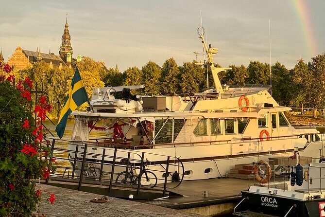 Exclusive Yacht Tour of Stockholm: sunset, dinner, lunch, cruise - Meeting Royal Palace from the water: the view you can’t replicate easily