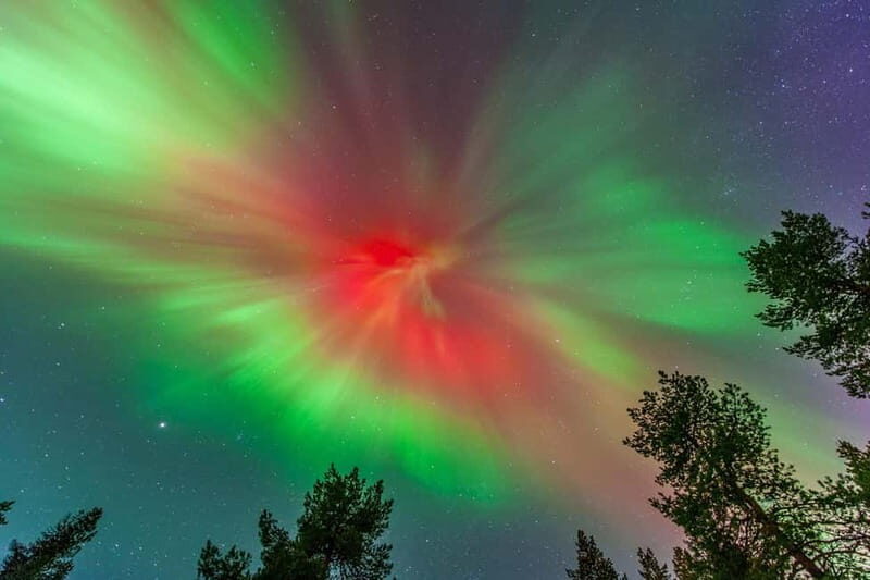 Experience the majestic Auroras Kiruna-Abisko & lodge dinner - Where Máttaráhkká Lodge Fits Into a Kiruna–Abisko Aurora Night