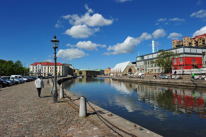 Explore Gothenburg in 60 minutes with a Local - Fish Church (Feskekôrka): seafood, Gothic details, and quick local color