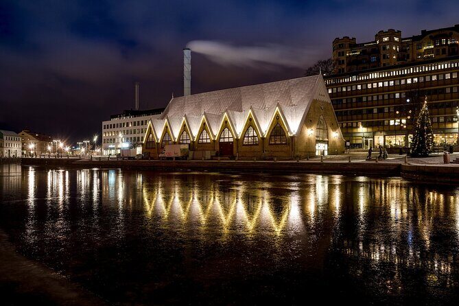 Explore Gothenburg in 60 minutes with a Local - Gustaf Adolfs Torg: the central square that ties old and lively together