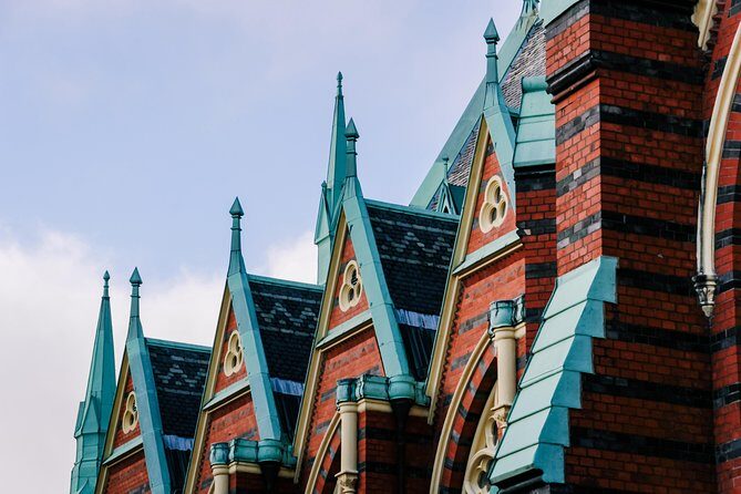 Explore Gothenburg in 60 minutes with a Local - Esperantoplatsen: a green pause when your feet need it