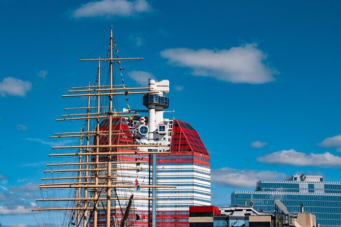 Explore Gothenburg in 60 minutes with a Local - Walking past the Carlus XI Rex Bastion and other landmarks