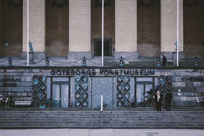 Explore Gothenburg in 60 minutes with a Local - Starting at Poseidonstatyn: the Götaplatsen meeting point that makes sense
