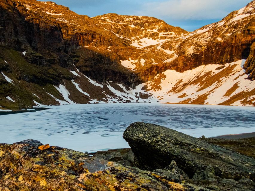 From Abisko: Kärkevagge Valley & Trollsjön Lake Guided Tour - What to pack for this 6–8 hour hike from Abisko