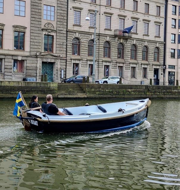 Gothenburg city center: Electric selfdrive boat tour - Group size and driving rules: keep it smooth and fun