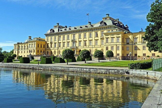 Grand Castle Tour Drottningholm and Gripsholm (private service) - Stop 3: Stockholm on wheels, not on stress