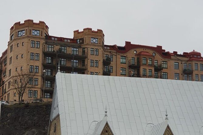 Historical Walking Tour in Restaurant and Bars in Central City - Horticultural Gardens Pass-By: A Calm Contrast