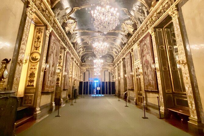 Inside The Crown: Stockholm Royal Palace Private Guided Tour - What makes the guides here feel worth it