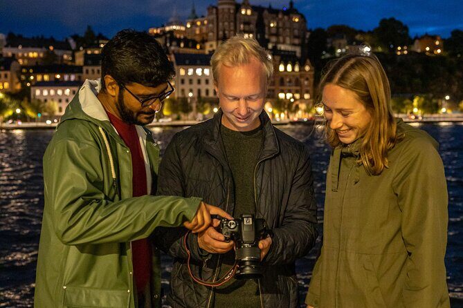 Magical "Stockholm by Night" Photo Walk - Stockholm Old Town: practicing night framing where light is strongest