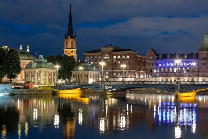 Magical "Stockholm by Night" Photo Walk - Riddarholmen: using low light to get cleaner, more intentional images