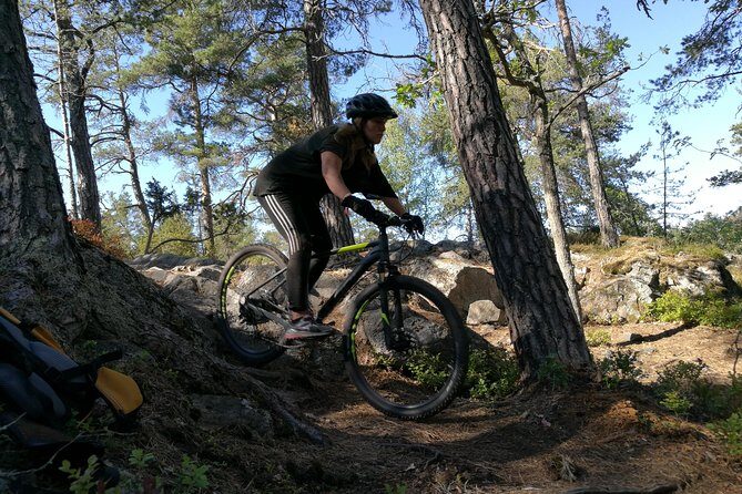 Mountain Biking Small-Group in Stockholm Forests for Beginners - Small group riding: why the cap helps beginners
