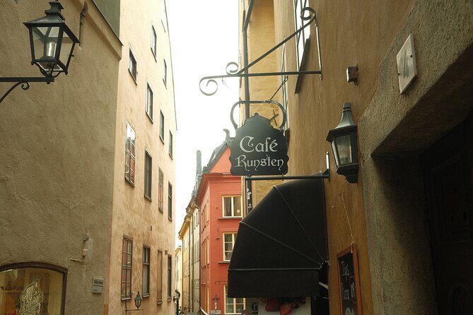 Old Town Self-Guided Tour with interactive challenges - Stop 3: Stortorget and the Stockholm Bloodbath of 1520