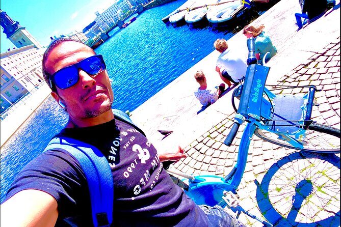Private Bike Tour in Gothenburg with Pickup - Stop 1: The Gothenburg Museum of Fine Art exterior and why 10 minutes is enough