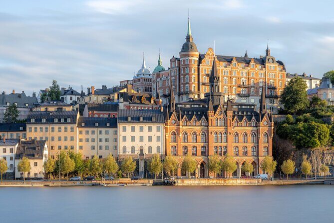 Private Golden Hour Photo Walk in Stockholm - A simple packing checklist so you’re not stuck