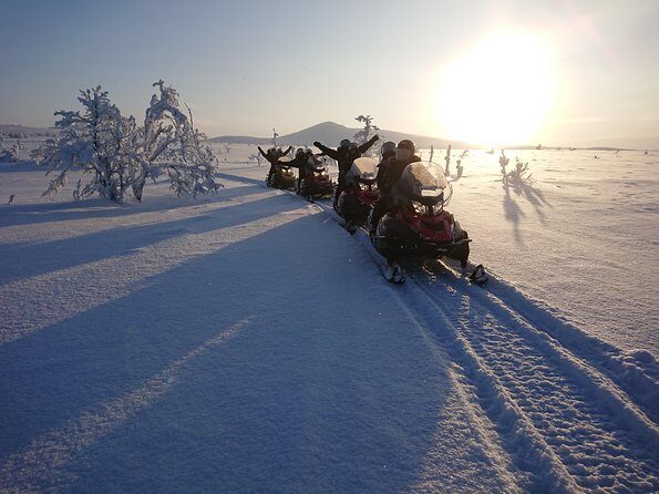 Snowmobile Safari to Lapland viewpoint - Lunch by the fire: the real value of warm food in winter