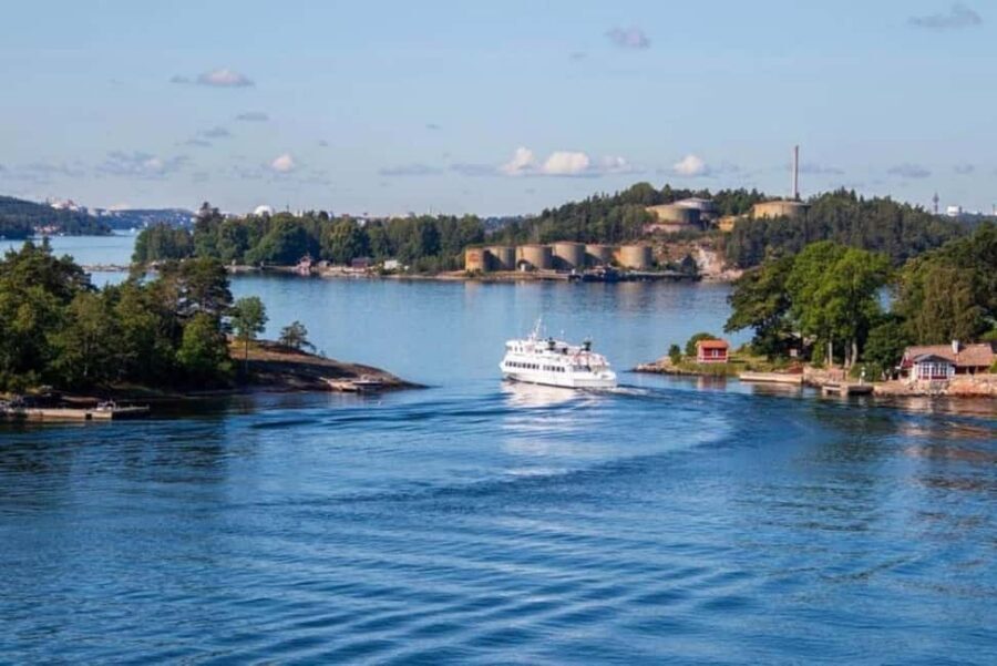 Stockholm: Archipelago Guided Boat & Walking Tour of Vaxholm - The boat ride: live guide stories, headphones, and island passing