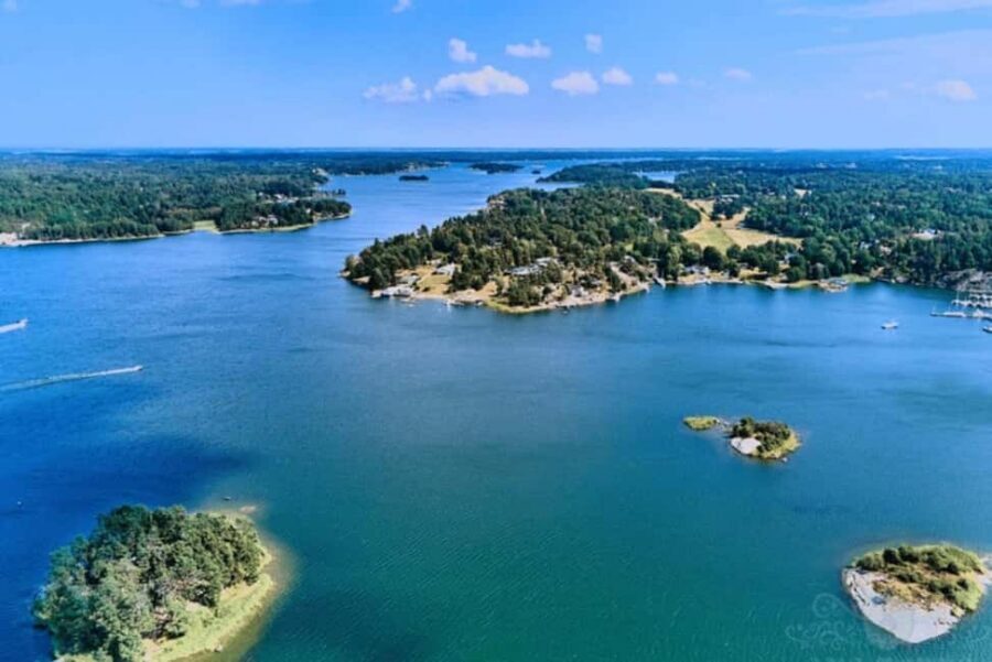 Stockholm: Archipelago Guided Boat & Walking Tour of Vaxholm - Meeting point at Södra Blasieholmshamnen: arrive early, be boringly punctual