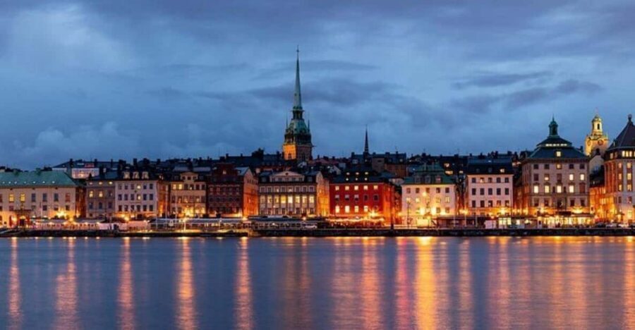 Stockholm: Must-See Attractions Walking Tour with a Guide - Why this 3-hour walking route actually makes sense