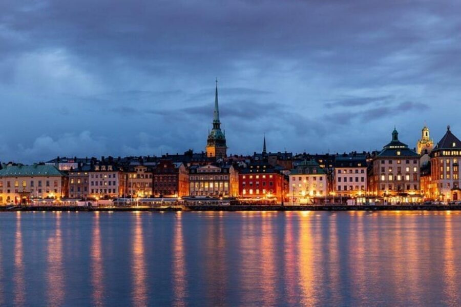 Stockholm: Must-See Attractions Walking Tour with a Guide - Stortorget first: getting oriented in Old Town
