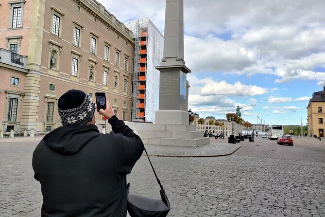 Stockholm Must See - Old Town, boat + Vasa Museum 3h small group - Starting at Slottsbacken: the Gustav III assassination link