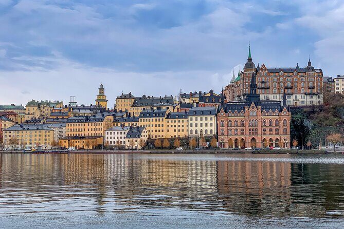 Stockholm: Old Town and City Guided Walking Tour - Tour pace and your best strategy for cobblestones