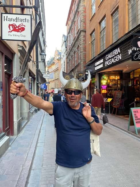 Stockholm: Old Town Guided Walking Tour (English / Deutsch) - Before you go: shoes, weather, and keeping your timing tight
