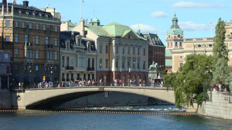 Stockholm: Old Town Walking Tour and the Vasa Museum - Lake Mälaren viewpoints and the photo stops that set the story