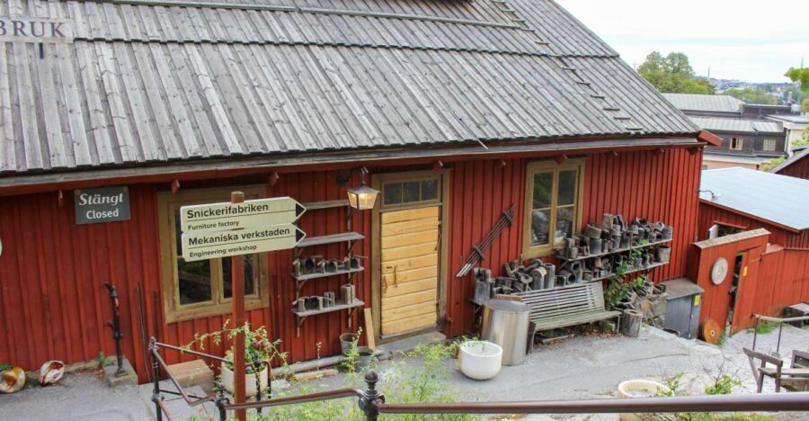 Stockholm: Personalized Guided Tour for Families - Gamla Stan Medieval Streets and Ghost Stories