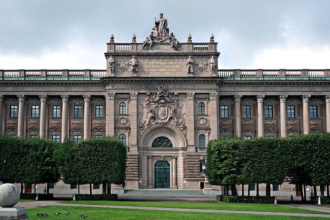 Stockholm Self-Guided Murder Mystery Tour by the Parliament - How the puzzle hunt plays: tasks, riddles, and clue-chasing