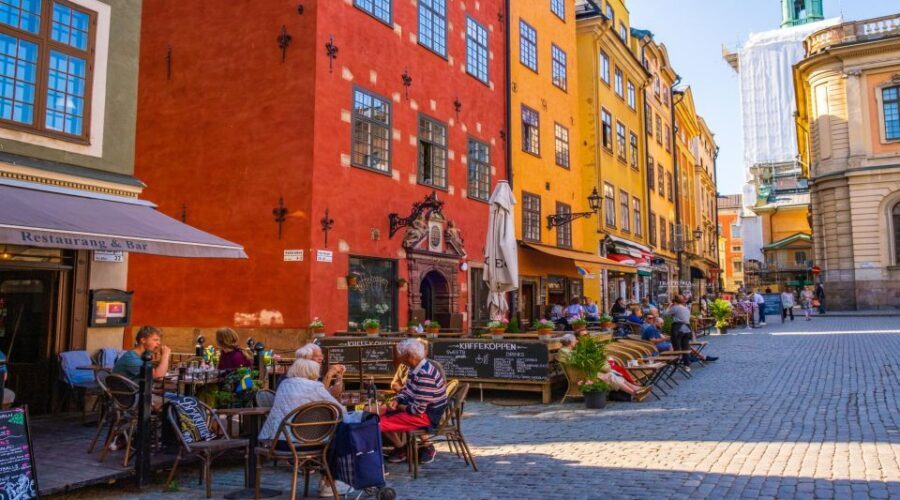 Swedish Beer Tasting Tour in Stockholm Old Town Pubs - What stops feel like once you’re inside Old Town pubs
