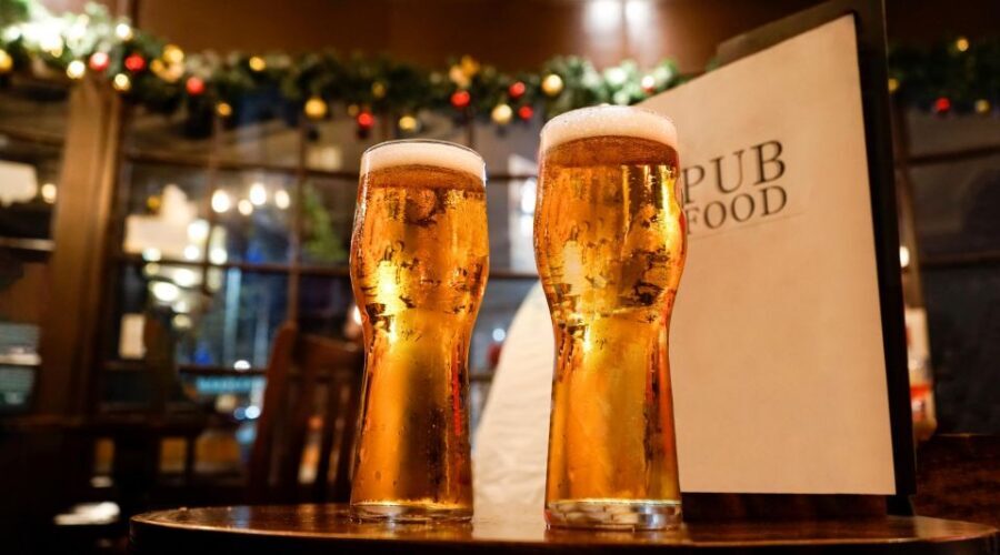 Swedish Beer Tasting Tour in Stockholm Old Town Pubs - How the beer sizes and pours affect your taste