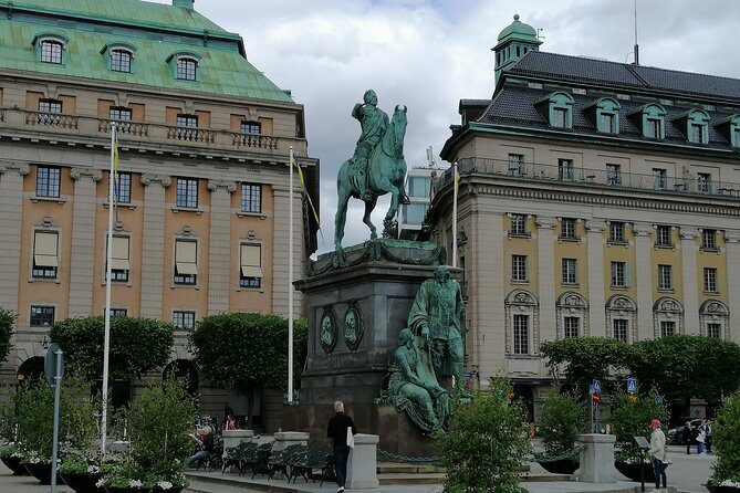 The Story of Stockholm and Sweden in Three Chapters, a Small Group Walking Tour - Stop-by-Stop: What You Learn at Each Moment