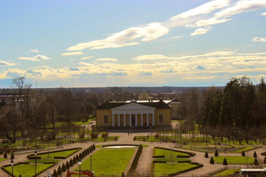 Uppsala: City Highlights and Hidden Gems Walking Tour - Uppsala Castle: the world’s largest pink castle with a military edge
