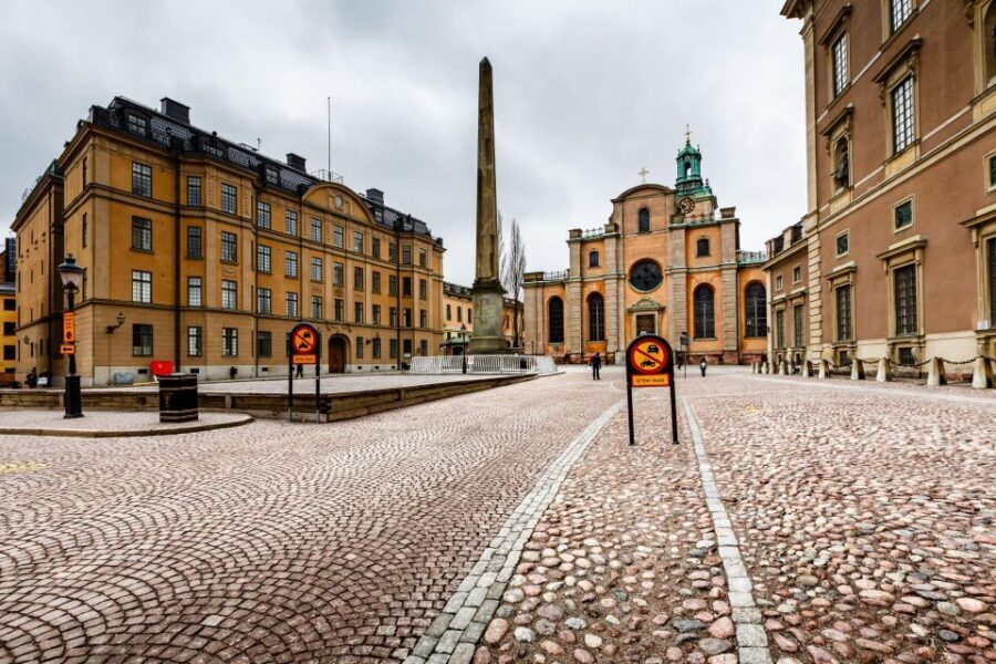 World War II Stockholm Old Town Walking Tour and Army Museum - The 2-hour vs 3-hour choice: what you gain or skip